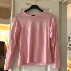  - Helt ny gant tröja, aldrig använd prislappen kvar. Köparen står för frakt 