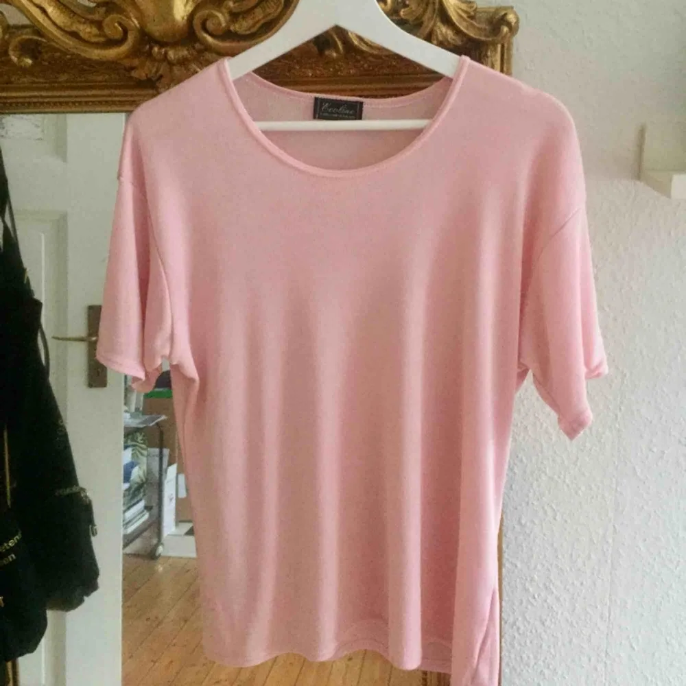 Jättefin och skön tröja från Ecoline! Perfekt rosa färg till våren🌸🌸🌸. Toppar.