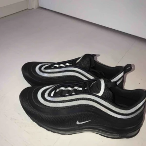  - Väldigt gott skick använda 2 gånger Ord. Pris 1600kr (Pris kan diskuteras) Nike air max 97
