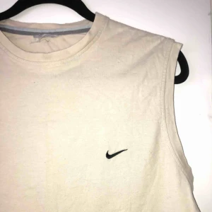  - Basketlinne från Nike i strl M. Bra skick!