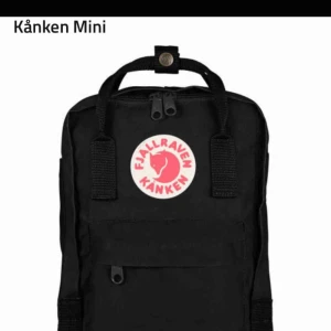  - En svart fjällräven ryggsäck mini, säljer 450kr inkl frakt. Den är i bra skick men använder aldrig den! Nypris: 800kr 