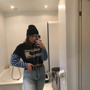  - Säljer den randiga tröjan! Kontakta för fler bilder Frakt: 59kr