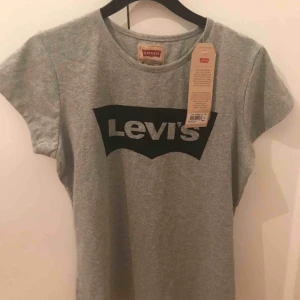  - Helt ny Levis t-shiet