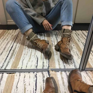  - Fina och bekväma Reiker kängor, sparsamt använda utan skador eller slitage Jag rengör dom innan försäljning  Kan mötas upp i Stockholm eller Västerås  Vid frakt betalar köparen 