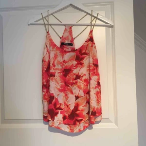  - Linne med kedjor till axelband  Använd 1 gång. Köparen står för frakt