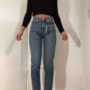  - 👅mom jeans från lager 157, endast provade👅 🖤Köparen betalar för frakten🖤 💡Kan mötas Lund-Malmö💡 👹Högsta bud får plagget👹