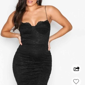  - Klänning från Nelly, helt oanvänd med alla lappar kvar. Möts upp i Uppsala, annars står köparen för frakten. Nly trend