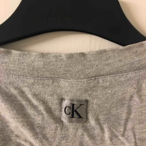  - Basig calvin klein shirt, super Stretchy
