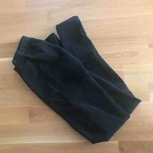 - Gymshark FLEX träningstights/leggings. Använda fåtal gånger, väldigt stretchiga i materialet så passar allt från XS-mindre M. 