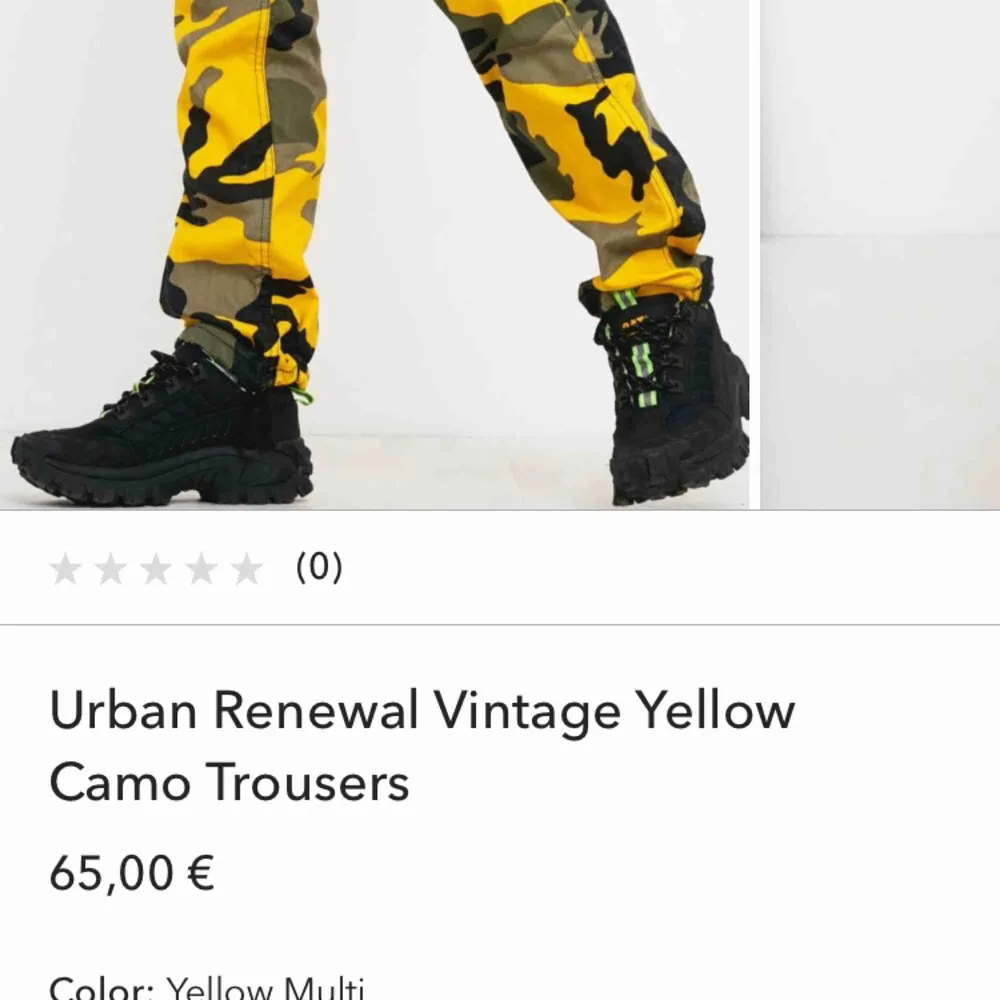 Aldrig använda (prislapp sitter fortfarande kvar) camobyxor från urbanoutfitters! nypris:649kr Säljer pga för stora och köpte innan sommaren så går ej att lämna tillbaka! Jag står för halva frakten! Kan även mötas i sthlm! 💗💕(pris kan diskuteras). Jeans & Byxor.