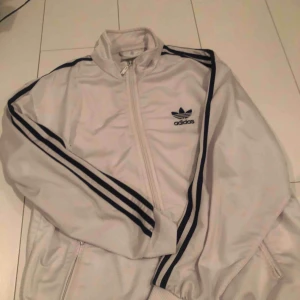  - Vintage adidaströja, mkt fint skick!