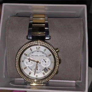 Michael kors klocka - Jag säljer en Michael kors klocka bara använd 1 gång 