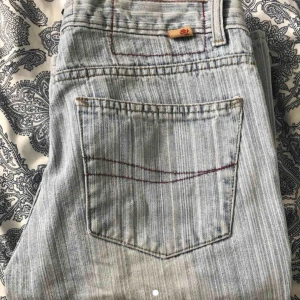  - Suuupersnygga jeans köpte här på plick! Anledningen varför jag säljer är för att de tyvärr inte  passade på mig.. 