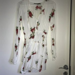 Klänning  - Superfin klänning från Nelly.com storlek xs 