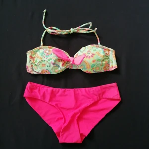 Green and pink Bikini size S - Strapless top with removable stripes and support. Low waist briefs bottom. Size S (36) both. Bough at a seasonal shop by the beach in Portugal! Worn twice. 