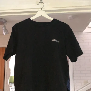 Han Kjobenhavn t-shirt - Riktigt stilren t-shirt från han kjobenhavn. 