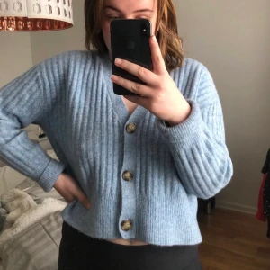 Kofta från zara - Superfin blå färg. Kofta från zara. Storlek S.