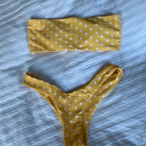 Bikini - Jättefin bikini från zaful som tyvärr är för stor för mig. Aldrig använd.