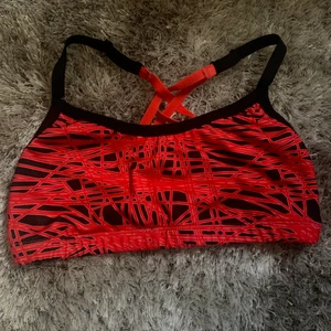 Sport bh - Oanvänd sport bh, frakt tillkommer. Strl M men borde även passa S