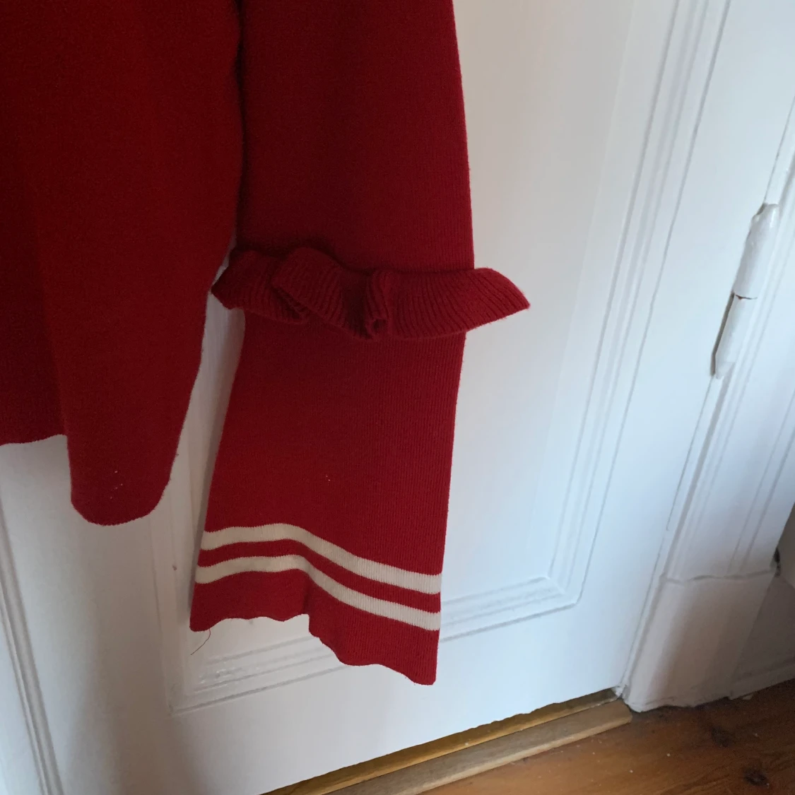 Röd tröja med volanger - 90