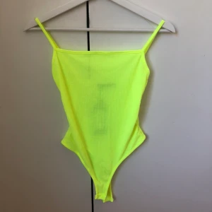 Body - Body i neongult från boohoo, säljer pga för liten för mig (väldigt liten i storleken!) 