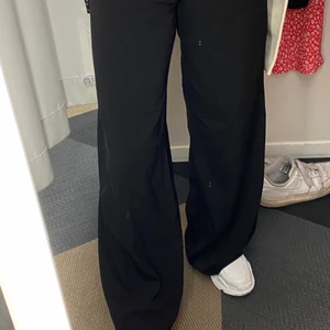 Vida kostymbyxor  - Säljer nu mina super snygga kostymbyxor från NAKD som jag använt 4 ggr, pga att dom är för långa för mig:(   