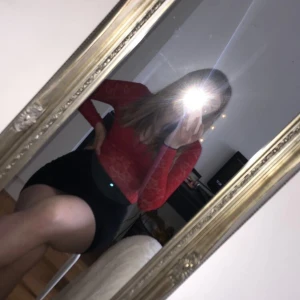 Röd boddy - Fina röd boddy, nästan aldrig använd. 