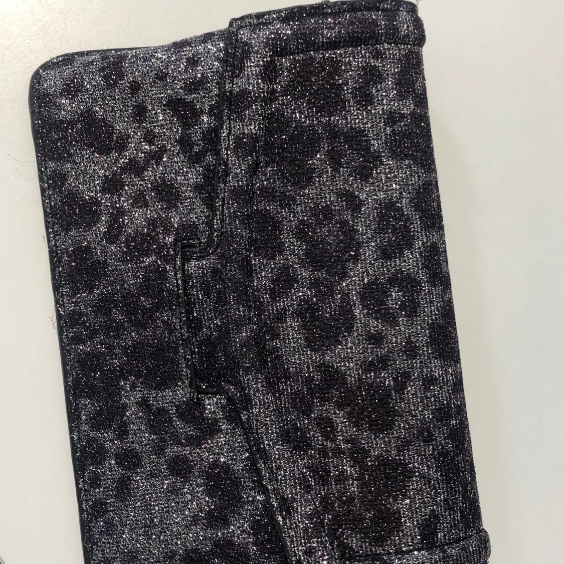 Glittrig leopard väska från MOSS  - 90