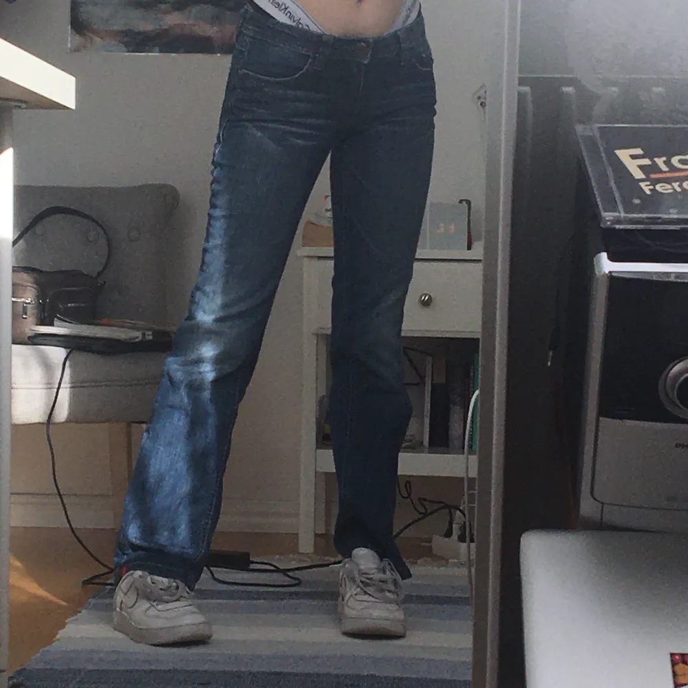tajta, 2000's populära low waist jeans. bara att kontakta för mer bilder. frakt tillkommer. Jeans & Byxor.