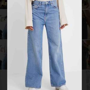 Säljer dessa jeans från Weekday i modellen Ace Air Blue. Köpte de på plick men var tyvärr lite för små. Använda max 5 gånger. Nypris i butik 500:-. ❄️ Kan mötas upp i Sthlm eller så delar vi på frakten! 