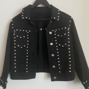 Jeansjacka från Ginatricot - Modell: Cleo denim jacket 