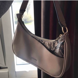 Supersnygg väska - Supersnygg väska från don donna som tyvärr inte kommer till användning:( 