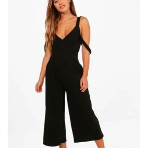  - Helt ny jumpsuit! Lappen sitter kvar 