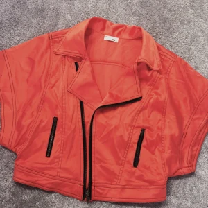  - Bra skick | passar storlek xs - m beroende på hur man vill att den ska sitta | köpte från EXT 