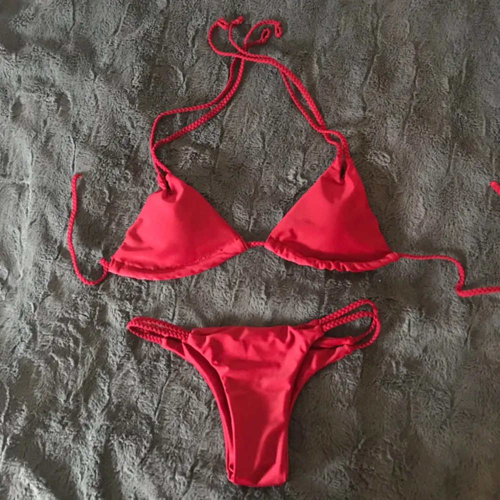 Superfin röd/lila-röd bikini från zaful! Inköpt nyligen men var för liten för mig. . Övrigt.