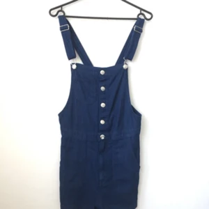  - Jättefina hängselshorts, aldrig använda pga lite för små vid bysten. 