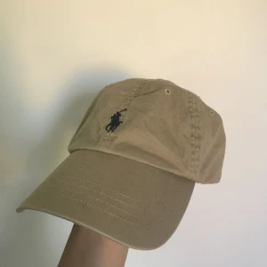  - Polo Ralph Lauren keps. Använd fåtal gånger. Möts upp i Stockholm annars tillkommer frakt! 