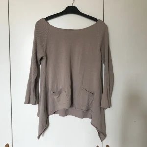  - Jättefin beige långärmad tröja! 💕🎉