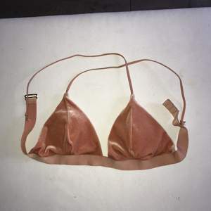 Velour bikini top från h&m en gång använd säljes pga använde den för lite