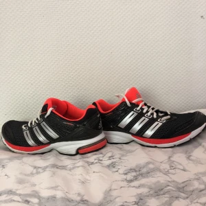  - Adidas RSP Stability Använda ett få tal gånger och i mycket bra skick. Ny pris 1.100kr Du står för frakt.