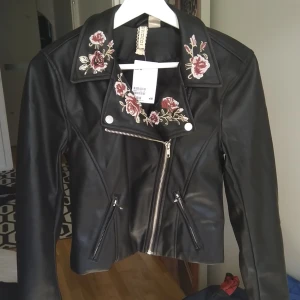  -     Med prislapp oanvänd ! :))))(  