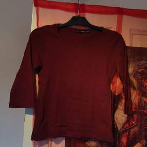 lila/röd tröja 