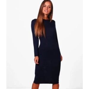  - Oanvänd klänning