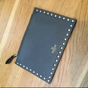  - Valentino cluth, bra skick .. grå 