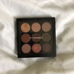  - Nästintill oanvänd ögonskuggspalett från MAC, 100:- (Köparen står för ev. frakt) 