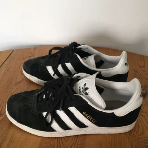  - Adidas Gazelle i fint skick! Sparsamt använda ✨