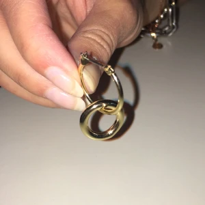  - Helt oanvända örhängen, säljs då dom ej kommer till användning