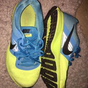  - De är använda ute men de är i underbart skick och kommer bli mer rengjorda innan de blir köpta.:)