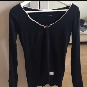 Odd molly tröja, Svart - Äkta odd Molly tröja i storlek 0 (XS), använd 1-2 gånger!  Inköpt för ca 600kr
