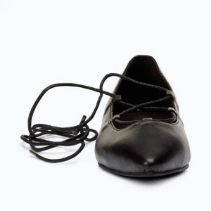  - Snygga oanvända ballerinaskor med snören